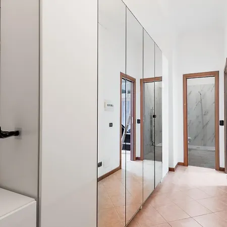 Apartment Arco-cina Town, 4 Posti Letto Milan